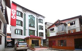 Hotel O Azad